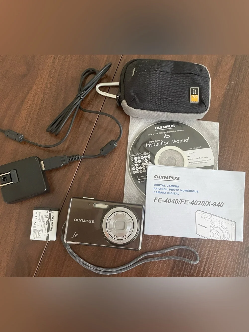 Olympus FE-4020 Digital Camera 14MP Charger Case 3 Batteries Etc Tested Working
